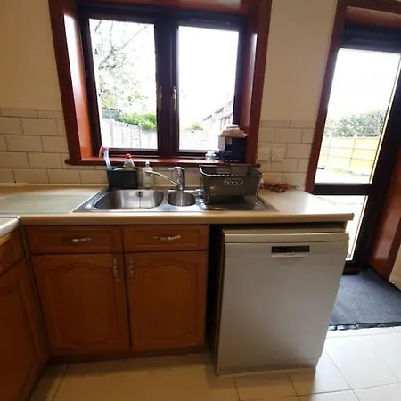 London Luxury 6 Bedroom Family House Sleeps 12 People Parking For 4 Cars Close To Tube. Chigwell Exterior photo