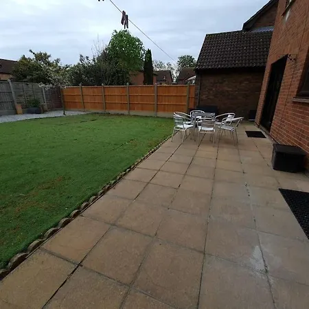 London Luxury 6 Bedroom Family House Sleeps 12 People Parking For 4 Cars Close To Tube. Chigwell Exterior photo