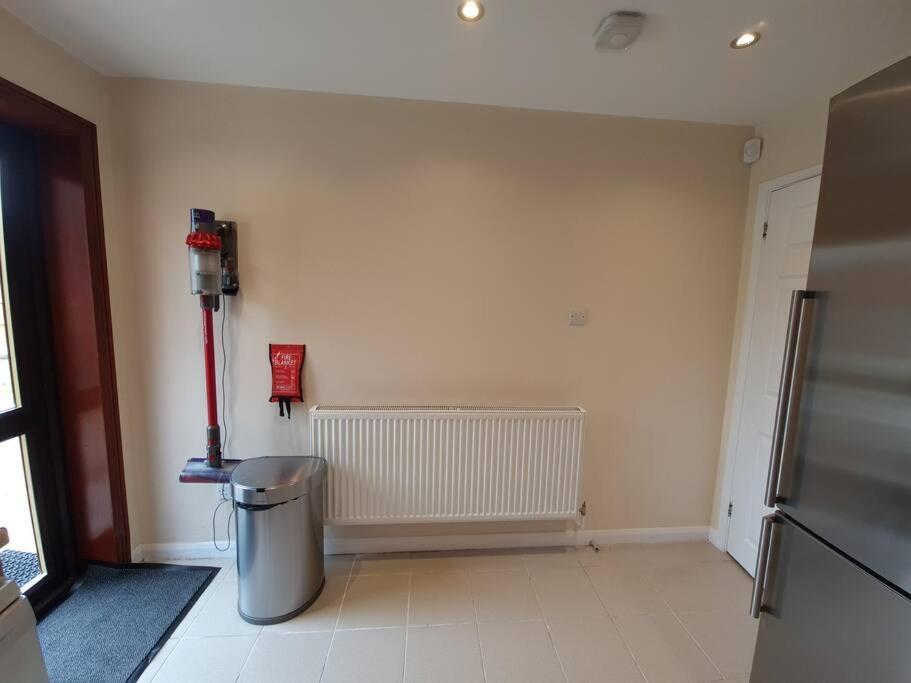 Holiday home London Luxury 6 Bedroom Family House Sleeps 12 People Parking For 4 Cars Close To Tube.