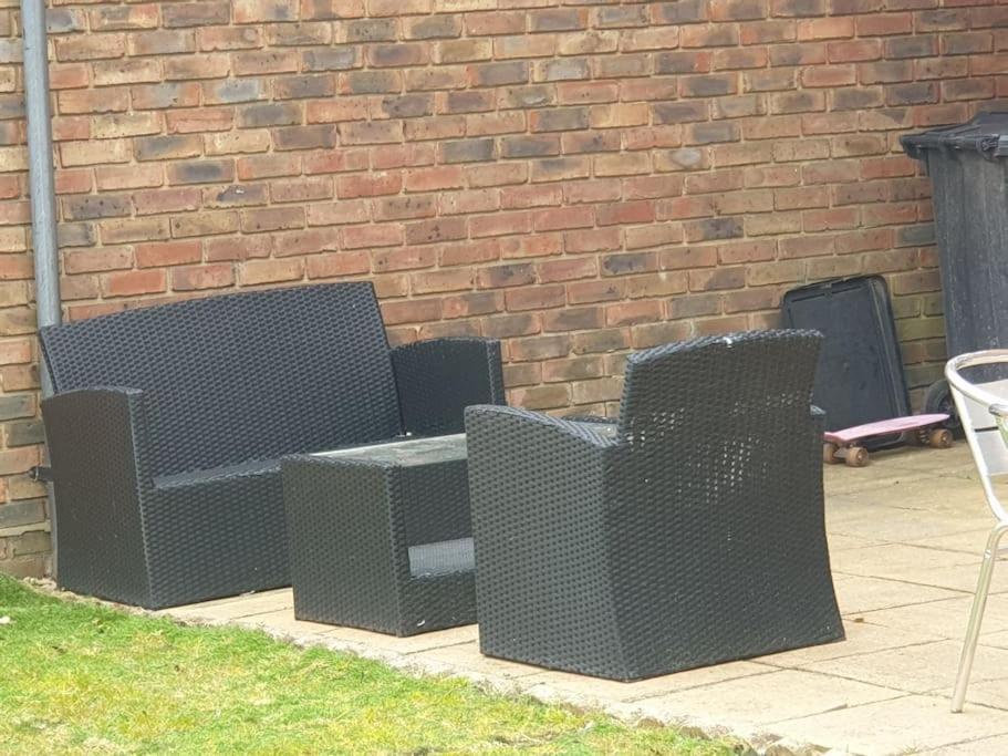 London Luxury 6 Bedroom Family House Sleeps 12 People Parking For 4 Cars Close To Tube. *