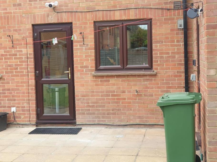Holiday home London Luxury 6 Bedroom Family House Sleeps 12 People Parking For 4 Cars Close To Tube.
