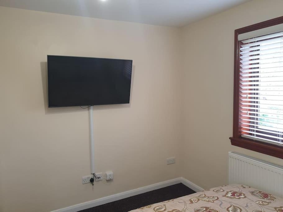 Holiday home London Luxury 6 Bedroom Family House Sleeps 12 People Parking For 4 Cars Close To Tube. Chigwell
