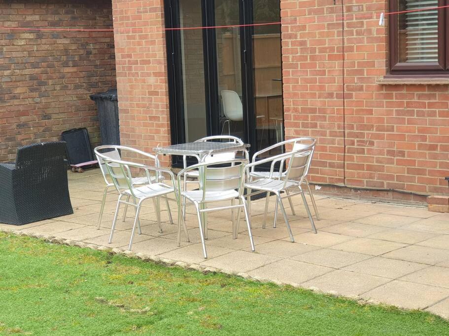 Holiday home London Luxury 6 Bedroom Family House Sleeps 12 People Parking For 4 Cars Close To Tube.
